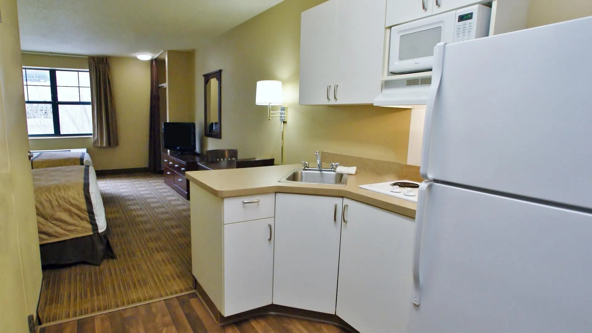 Extended Stay America Suites - Los Angeles - LAX Airport Hotel